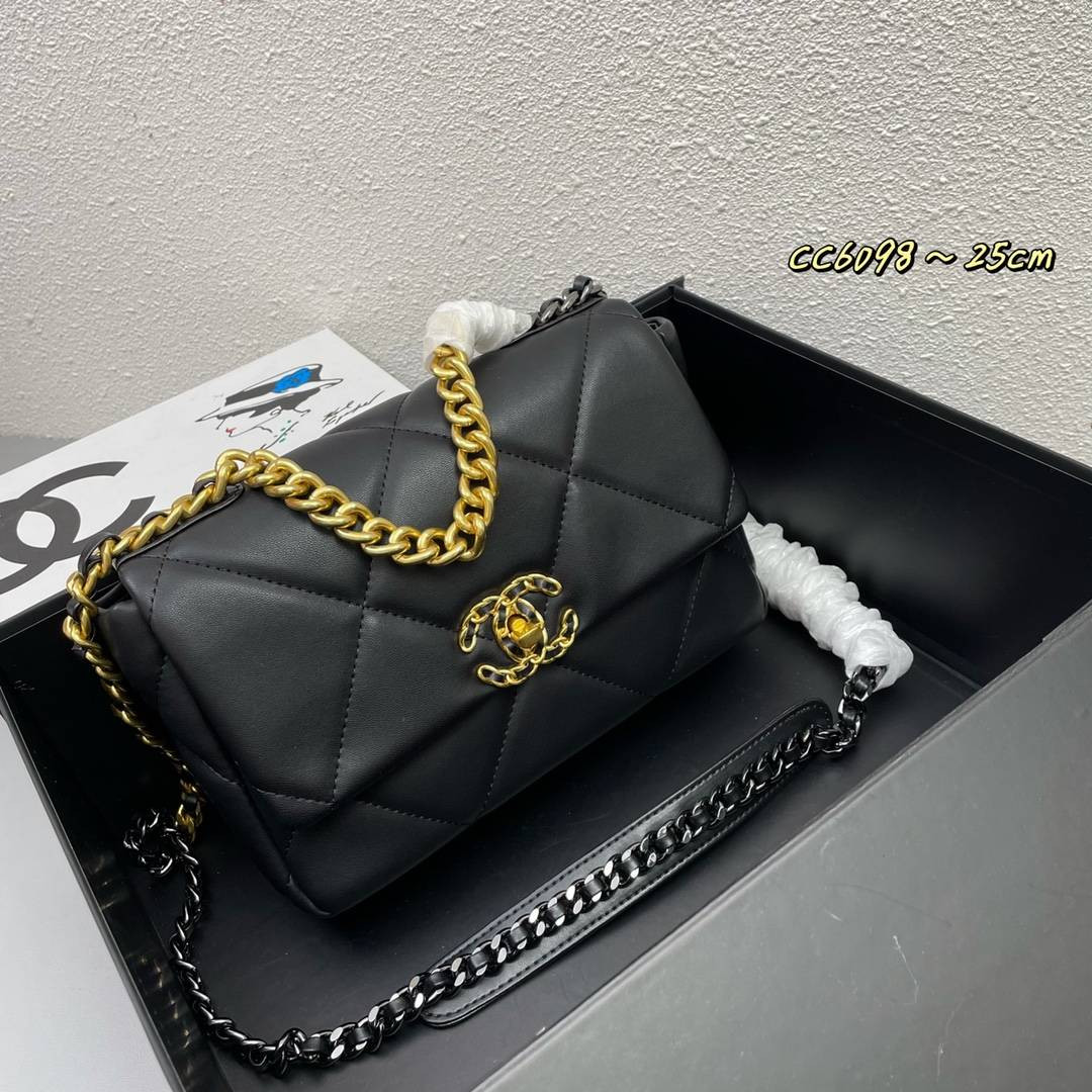 S43423 BLACK CHANEL CROSSBODY 25CM