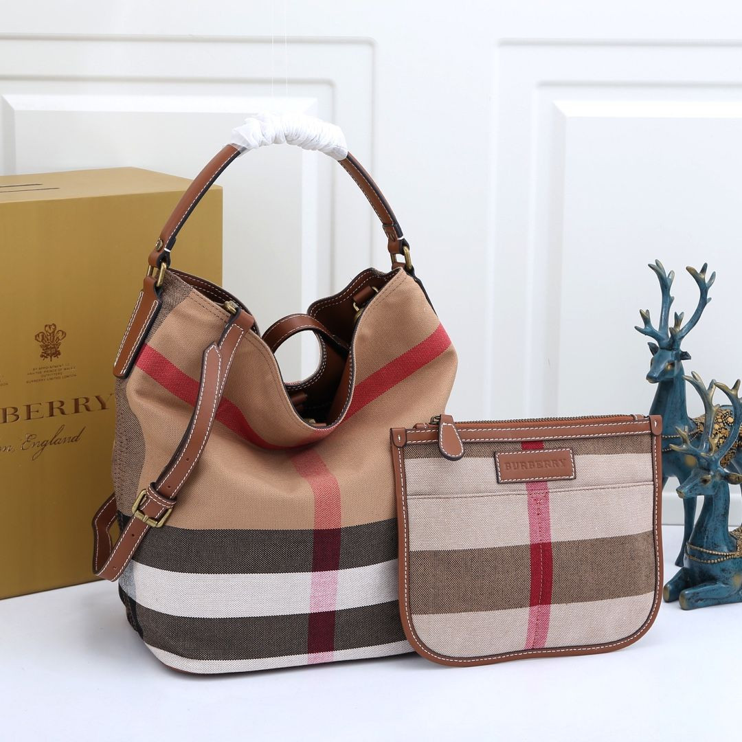 50432 BURBERRY HOBO BAG