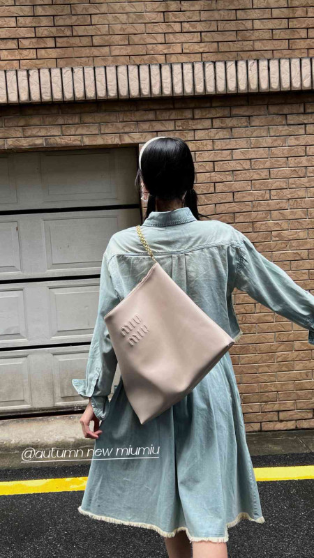 S61087 MIUMIU CROSSBODY