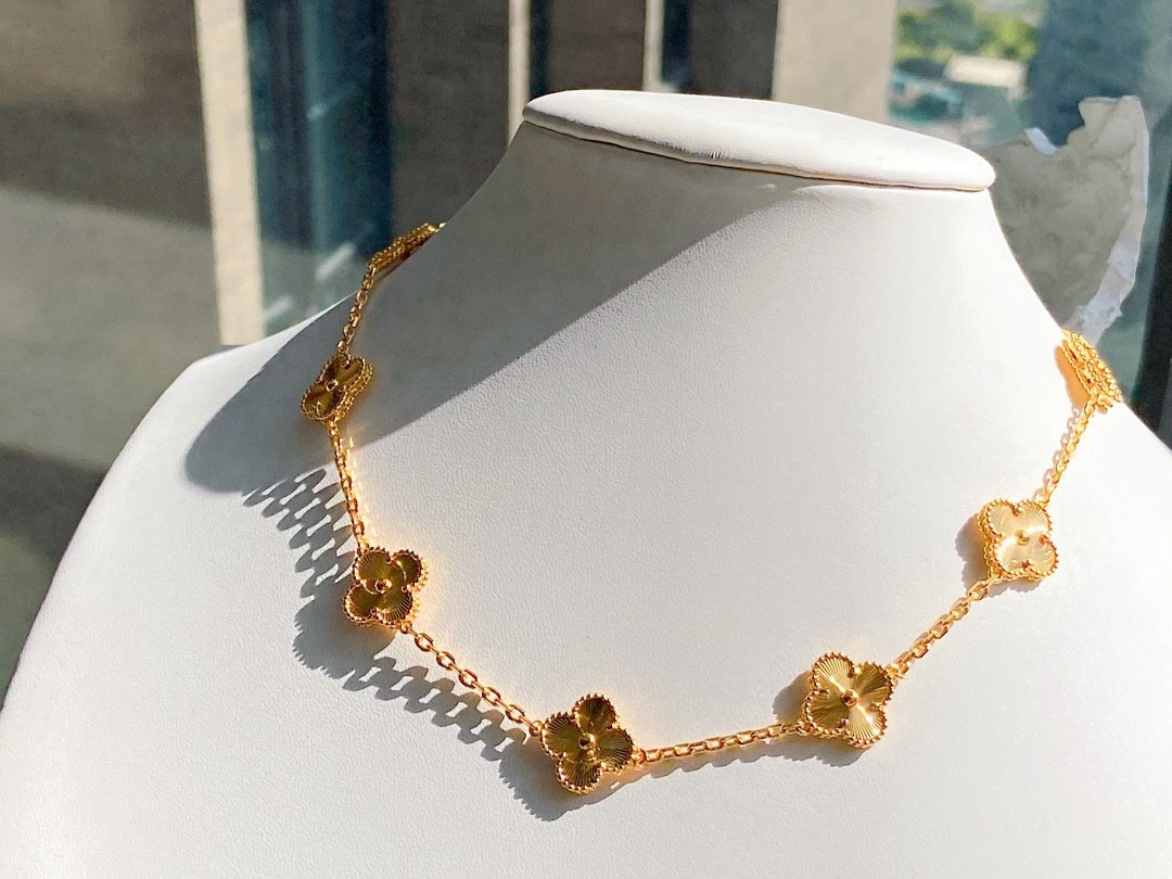 S32165 VCA FLOWER NECKLACE