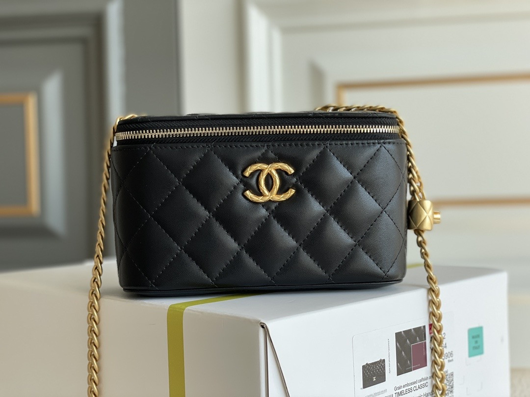A01112 CHANEL COSMETIC BAG (3 COLOR OPTIONS)