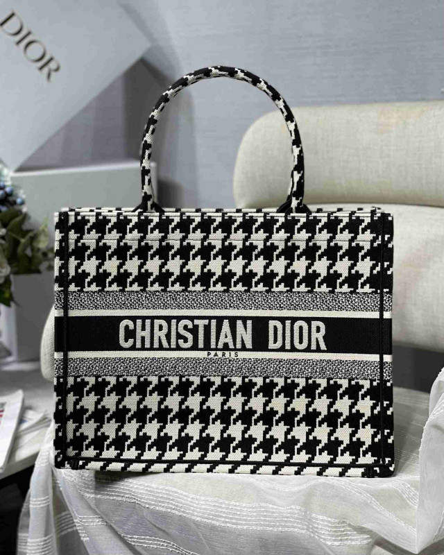 S09008 DIOR BOOK TOTE 36cm
