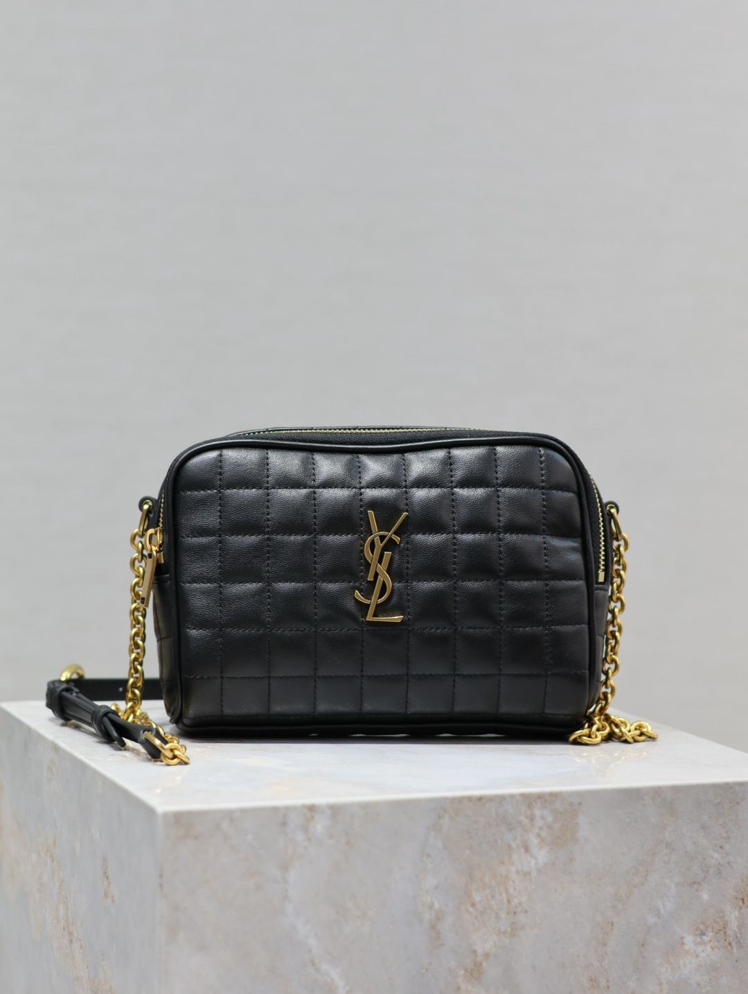 764809 YSL LE CASSANDRE MATELASSÉ CARRÉ