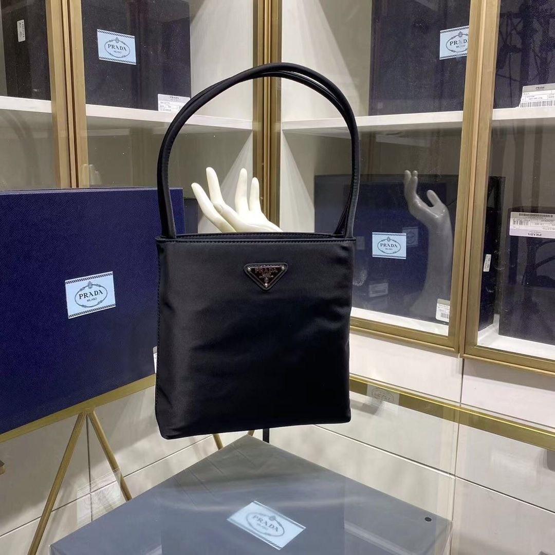 B6243 22CM BLACK PRADA
