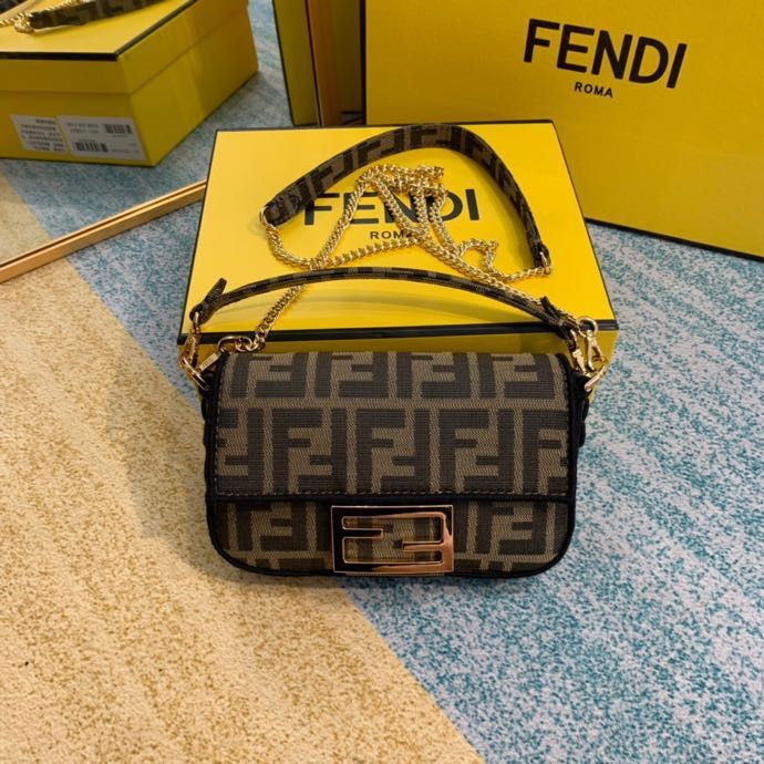 S70803 8BS017 FENDI BAGUETTE