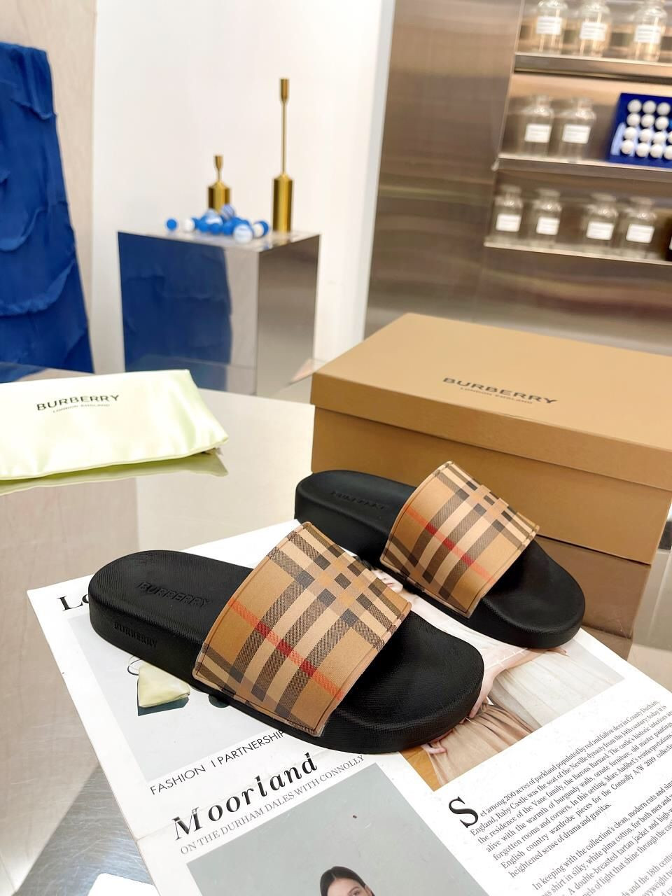 S122146 CLASSIC BURBERRY SLIPPERS MENS