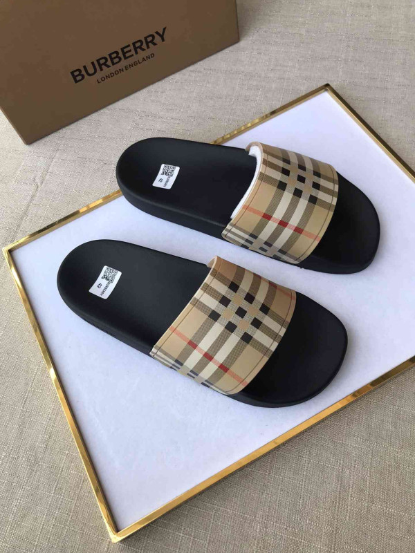 S42989 BURBERRY CLASSIC SLIDES (unisex)