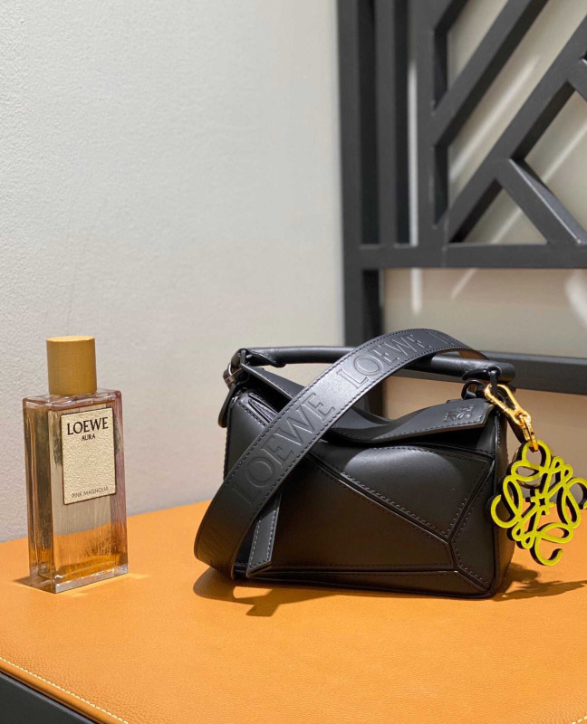 S74501 LOEWE PUZZLE EDGE BLACK