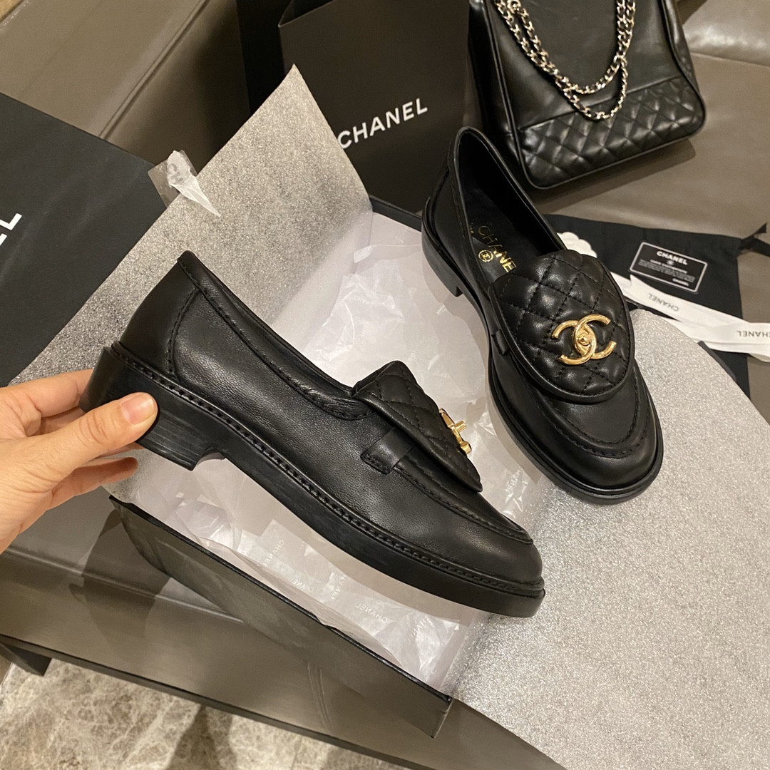 S74921 CHANEL LOAFERS