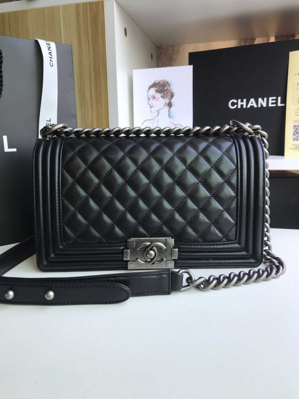 67086 BLACK/SILVER CHANEL 25CM