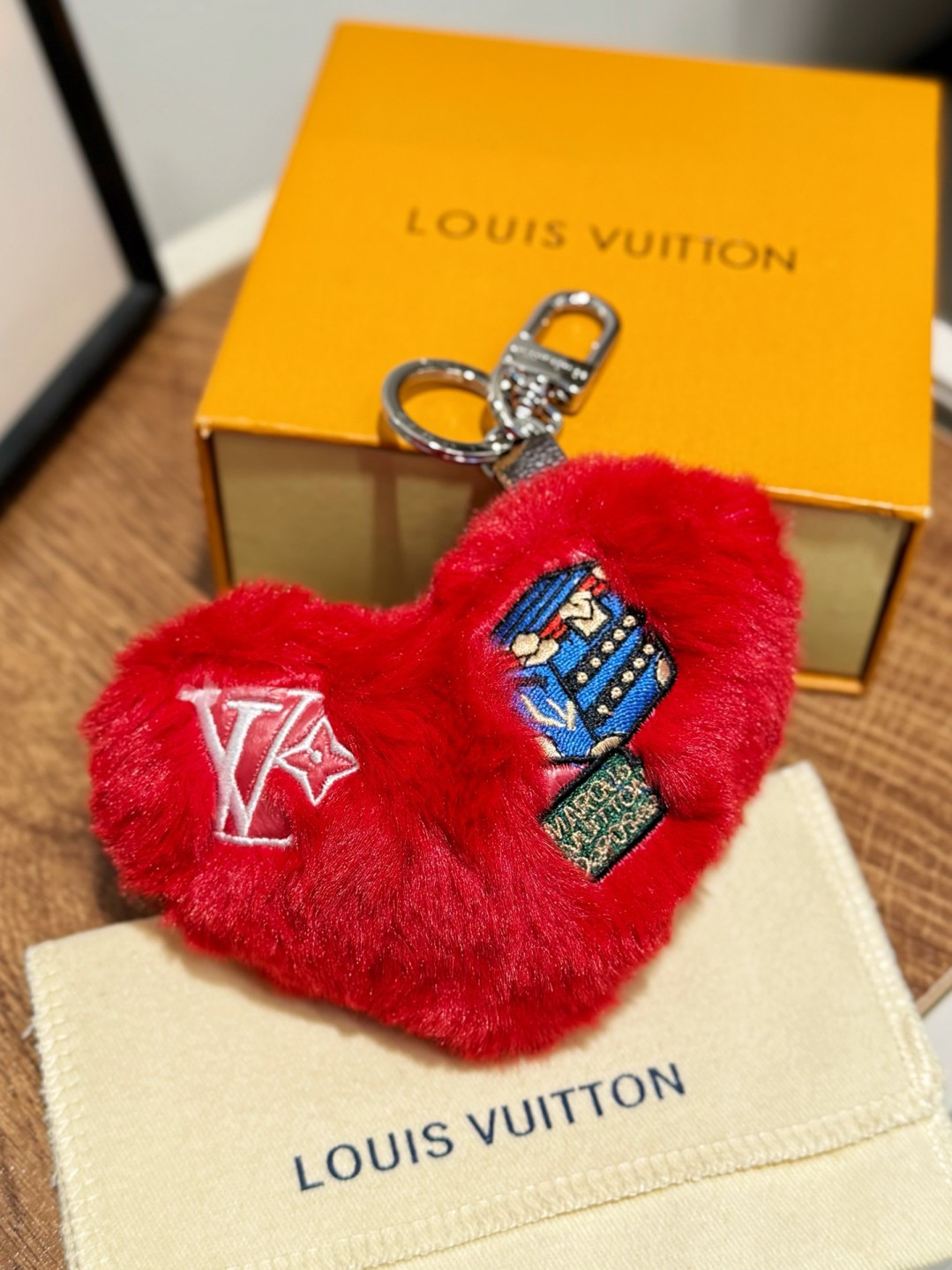 S154207LV LUCKHY HEART KEY CHAIN