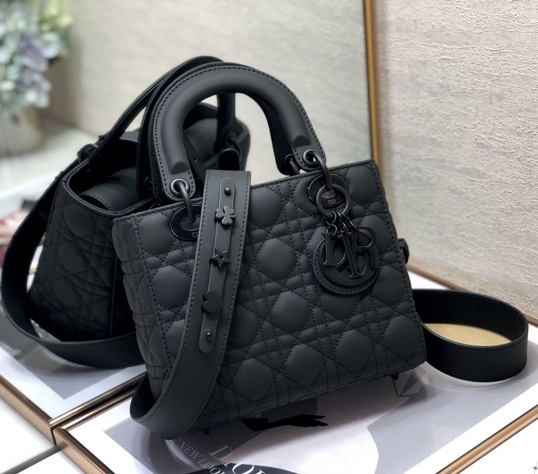 S09001 ALL BLACK LADY DIOR 20cm