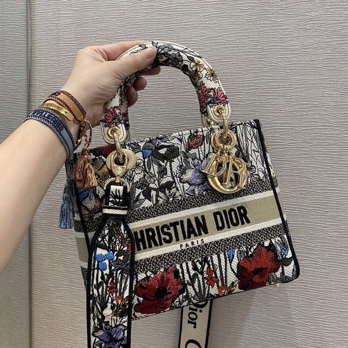 0565 FLOWER LADY DIOR 24cm