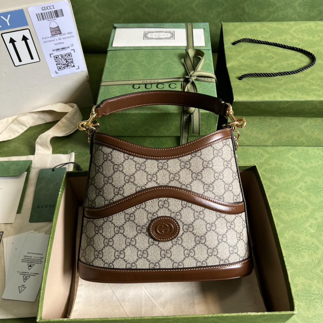 696011 LARGE GUCCI SHOULDER BAG