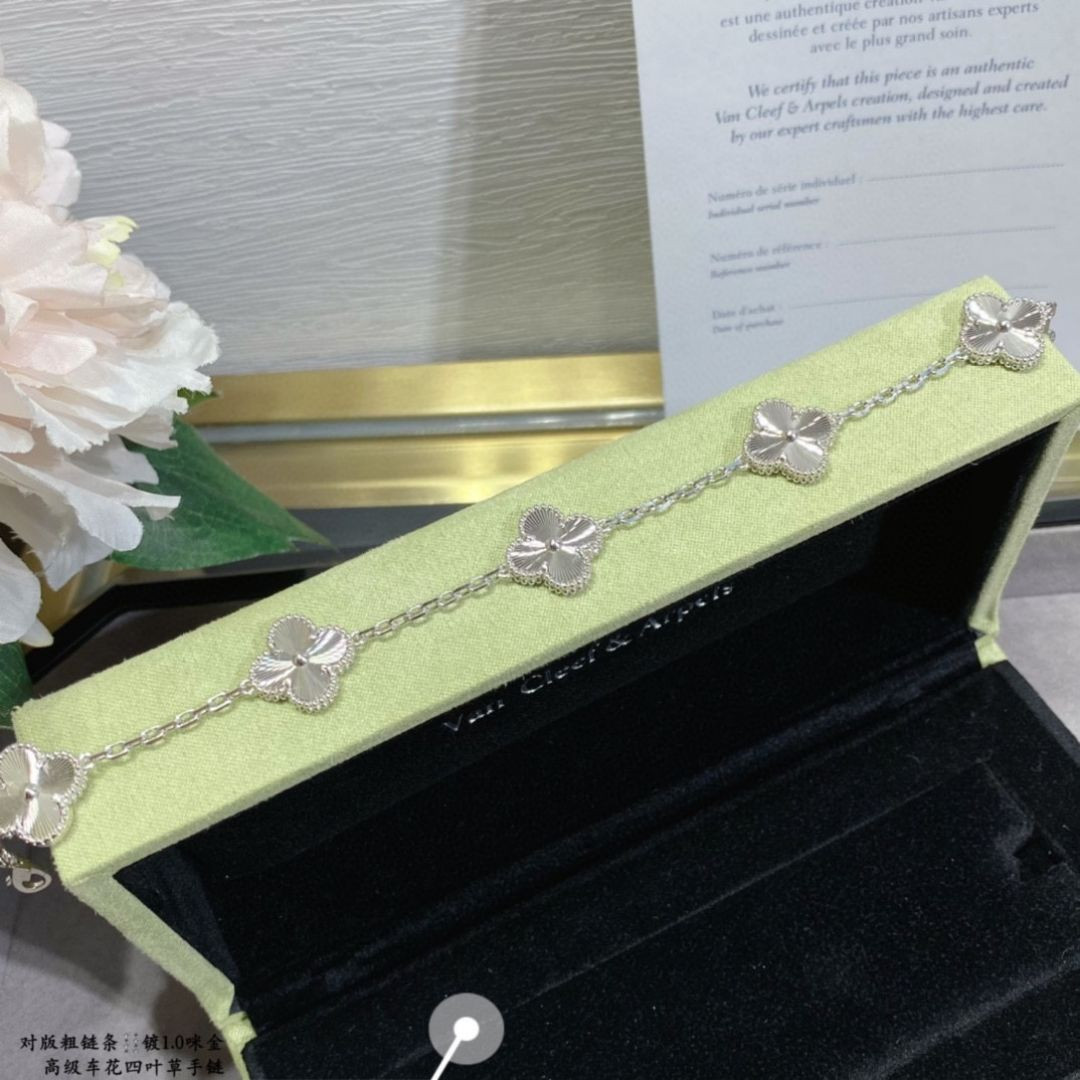 S115337 VCA BRACELET