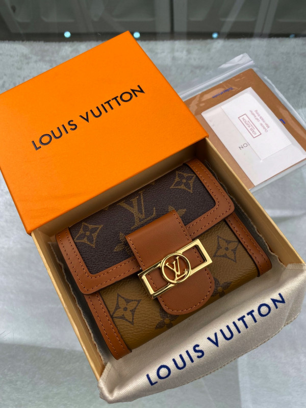 S25668 LV WALLET