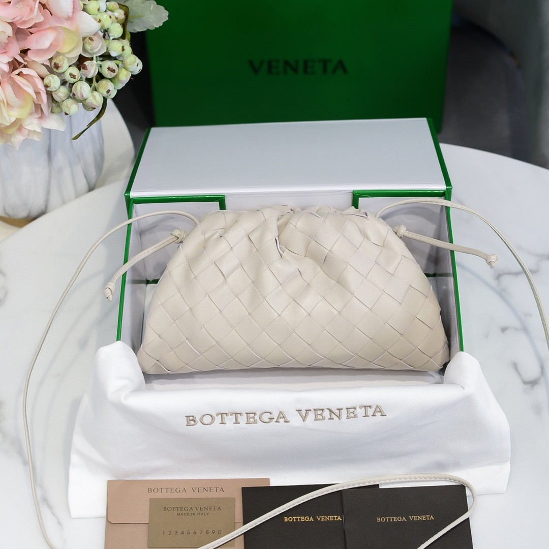 S01606 WHITE BOTTEGA
